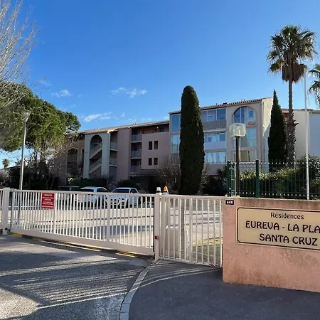 Isles Evasion-parking-100m Plages-commerces *